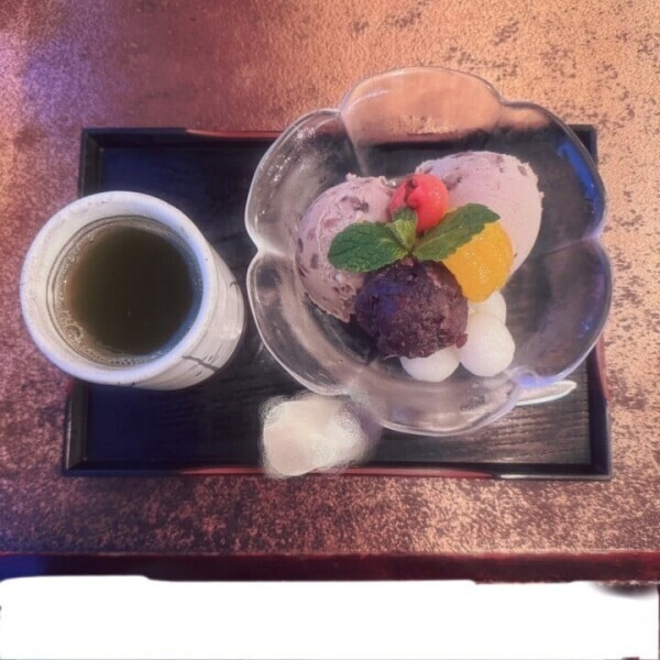 レトロな灯りのなかで