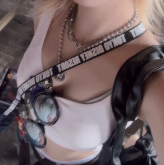 ディズニーで谷間☺️🔞