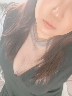 裸の唇 KISSして