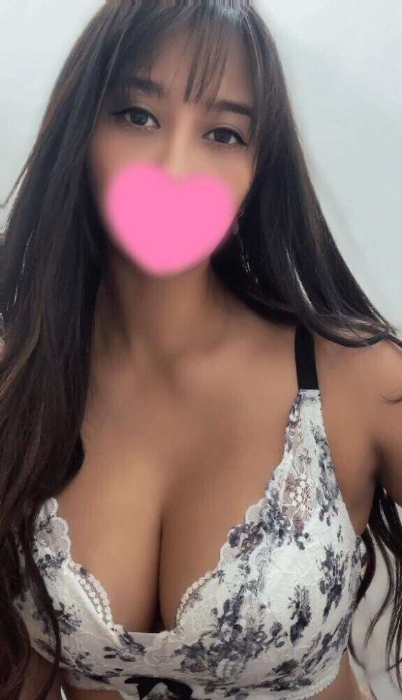 おっぱい隠れるかな🤭