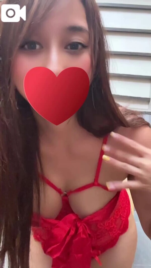 チャック全開😅