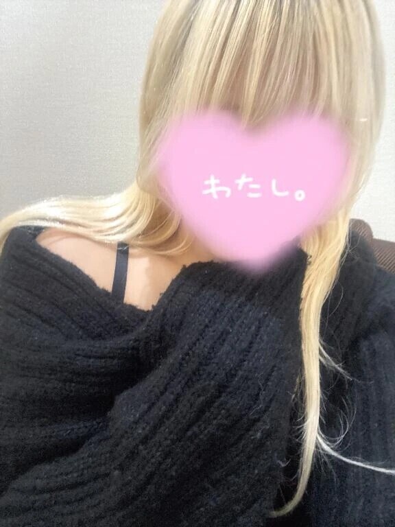 ニットの下は…