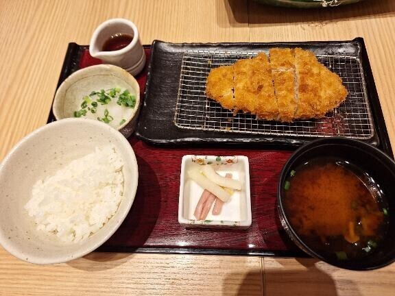 今日も怪しいお天気ですね…??