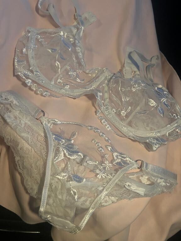 こんなレースの下着はいかが？