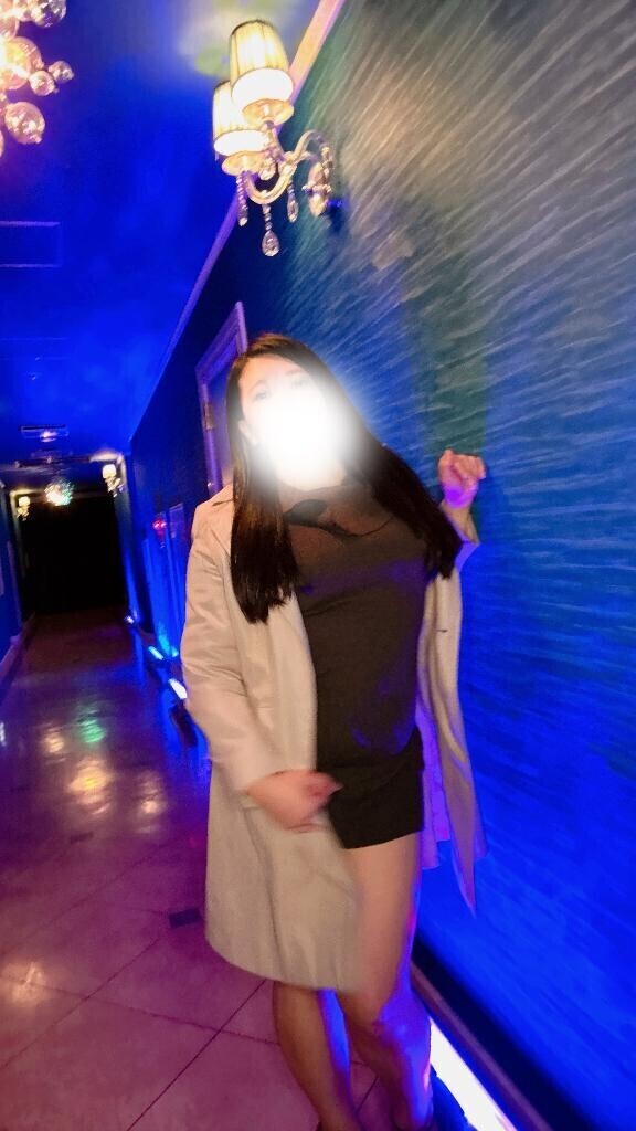 まるで