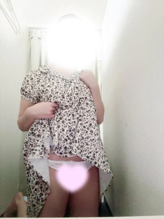 パンツ透けてみえちゃってるみたい！