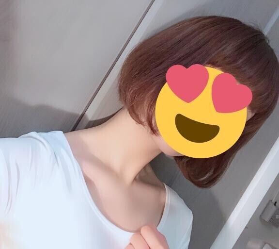 うなじを隠さないオンナ