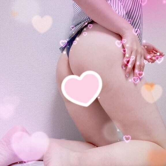 色白桃尻さわっちゃう❓