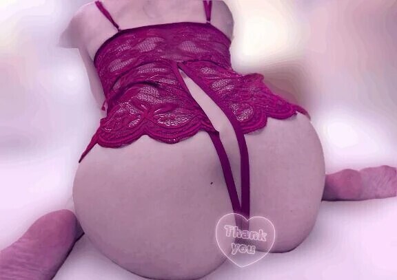 🍑1日1桃尻🍑赤コスプレ見えそうなので隠し🙈