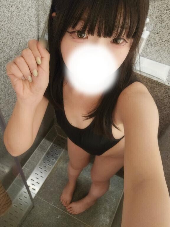 ハイレグを見せつけちゃう