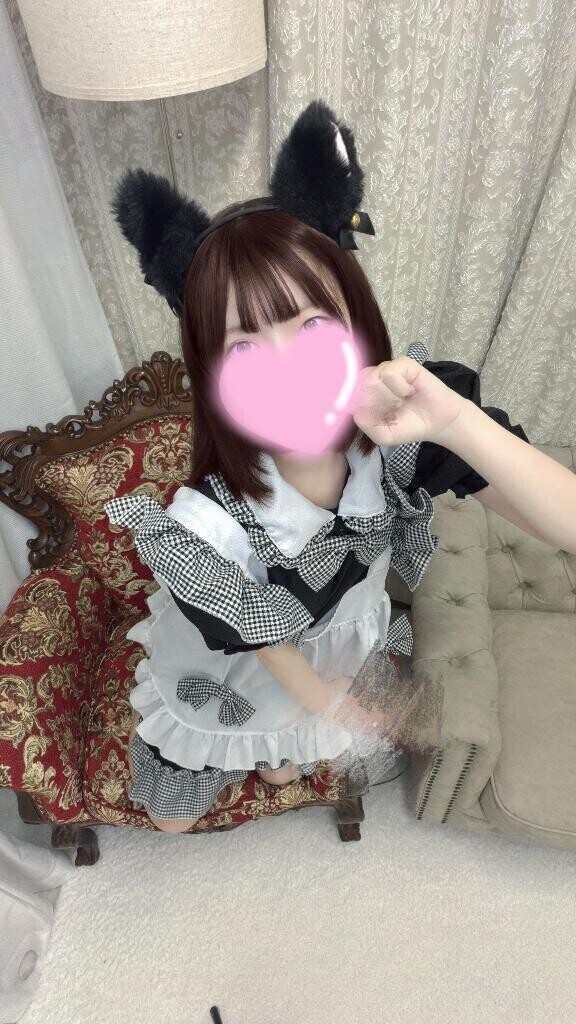 メイド服って...?