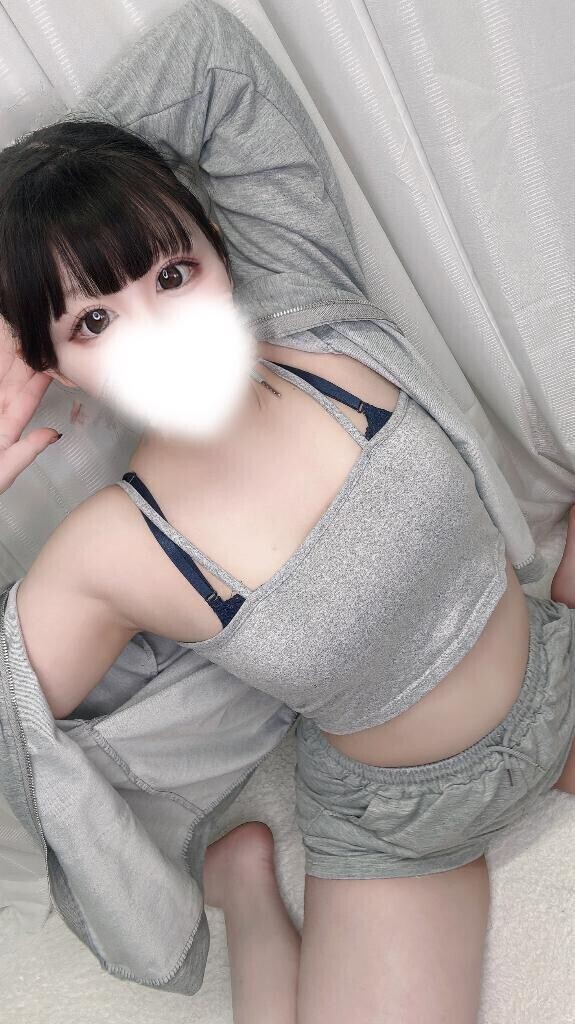 ε=(((((ノ・ω・)ノ