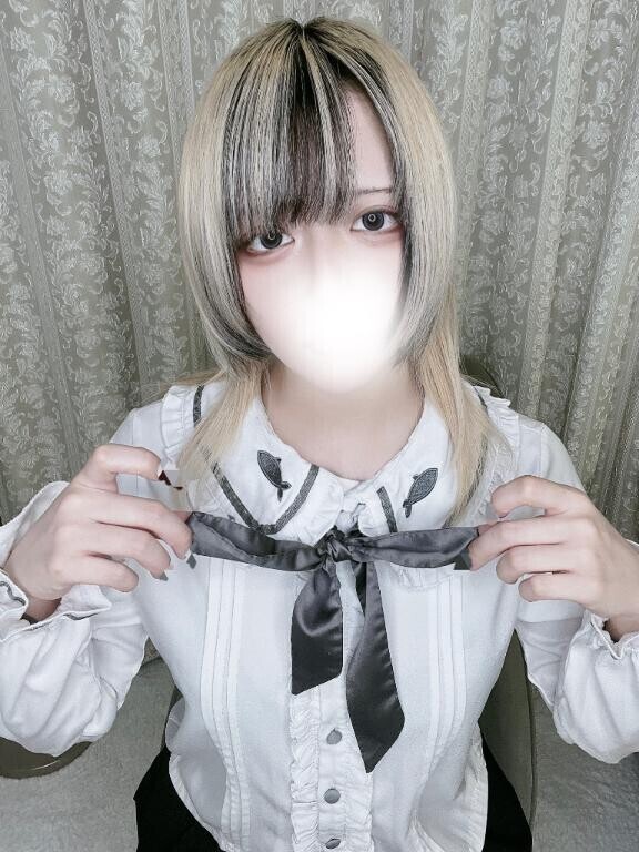 なにいろでしょうか(  ? ?)"?.?