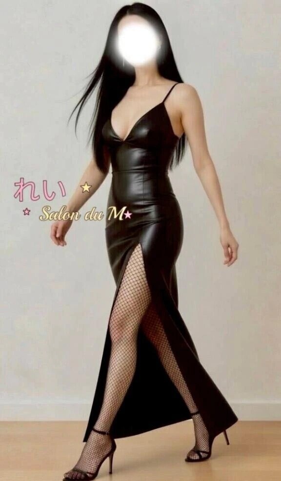深いスリット🖤