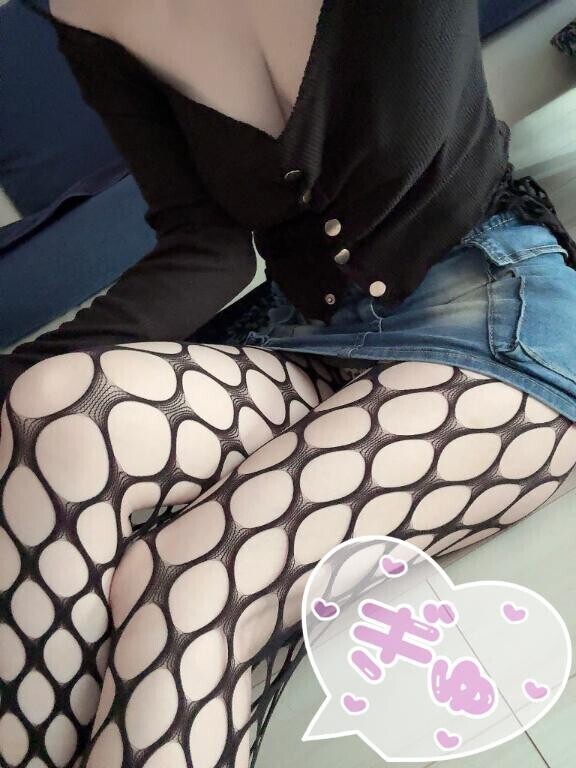 エッチな格好でエッチな角度で…