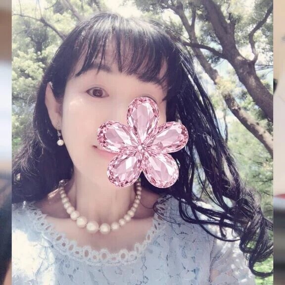 本日この服装で出勤いたします。空色のワンピースです。