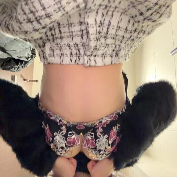 【ブラチラ見せ】