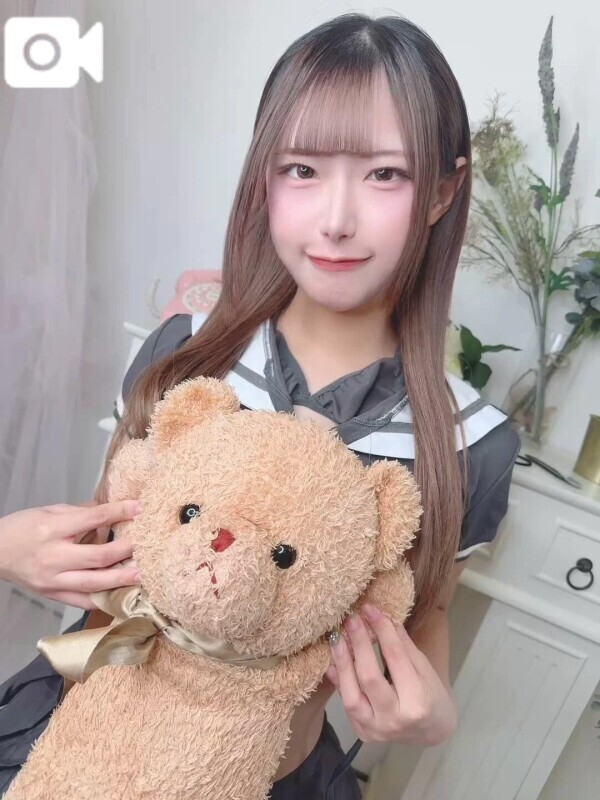 見えそうで、見えない？♡