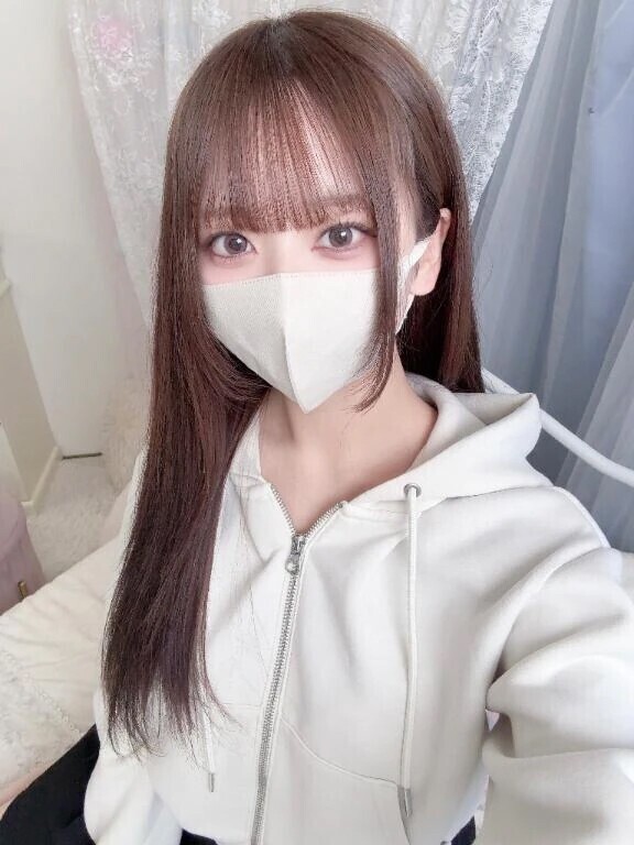 このパーカーの下は…💓