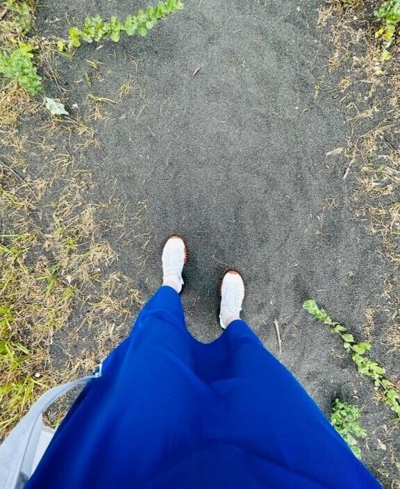 今日は青いワンピースで