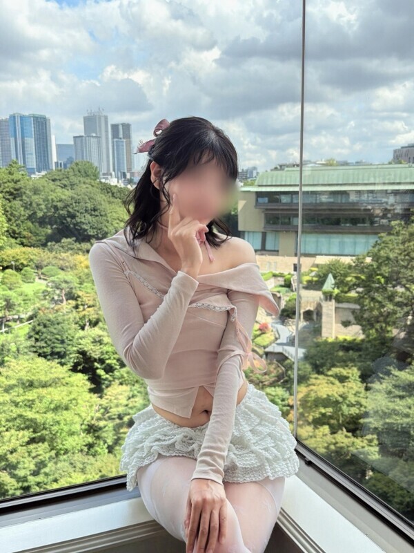 隣の席の男性がもたれかかってきて。