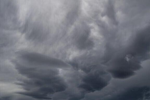朝から曇り模様…☁️