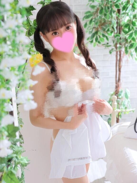 脱ぎかけ谷間予告👙👙💕