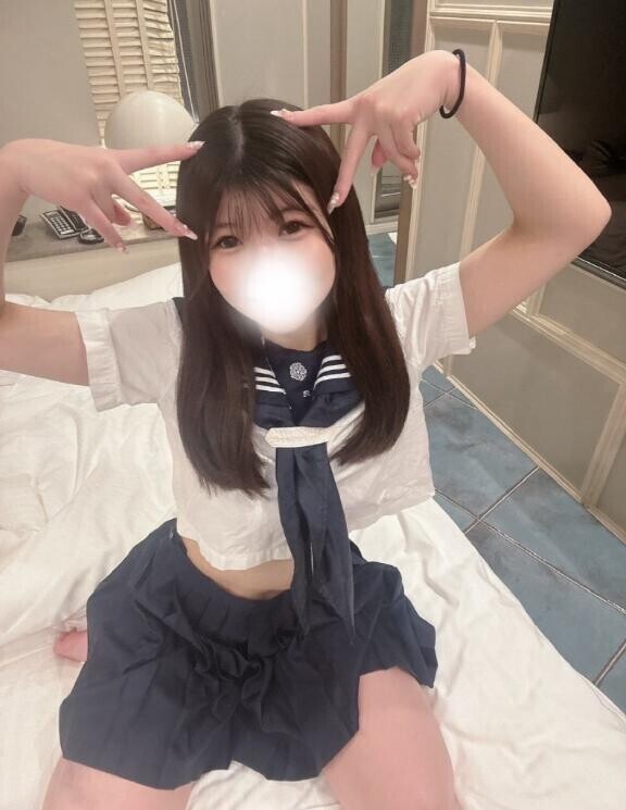 制服でまったりタイム😌🤍