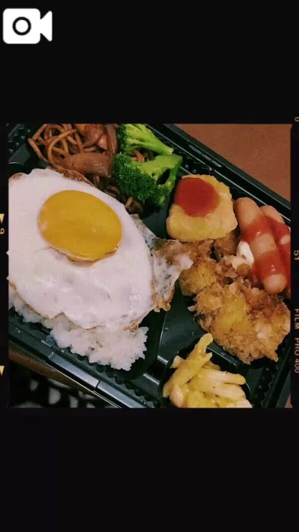 カツ弁当にプチ惣菜🎶