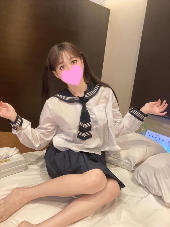 セーラー服クロちゃんとドキドキ放課後デート…