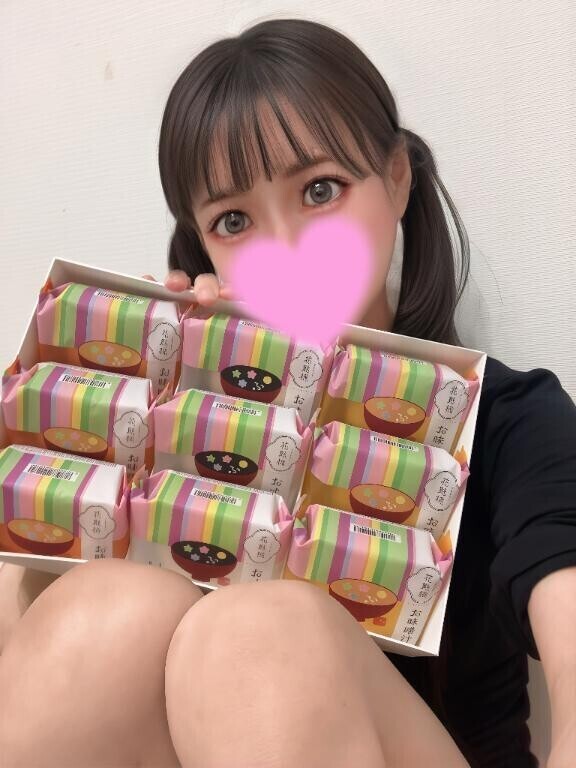 クロちゃん、お兄さんのために充電中です🐑💤