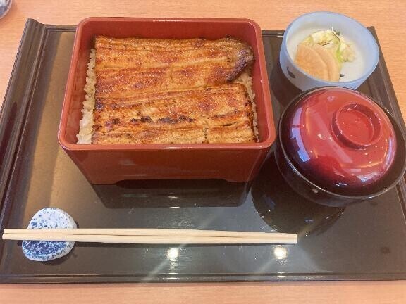 ランチにウナギ😋🍴💕