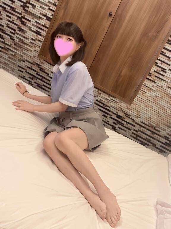 放課後のベッドで、お兄さんを待ってます( *˘꒳˘*)ｽﾔｧ…💕