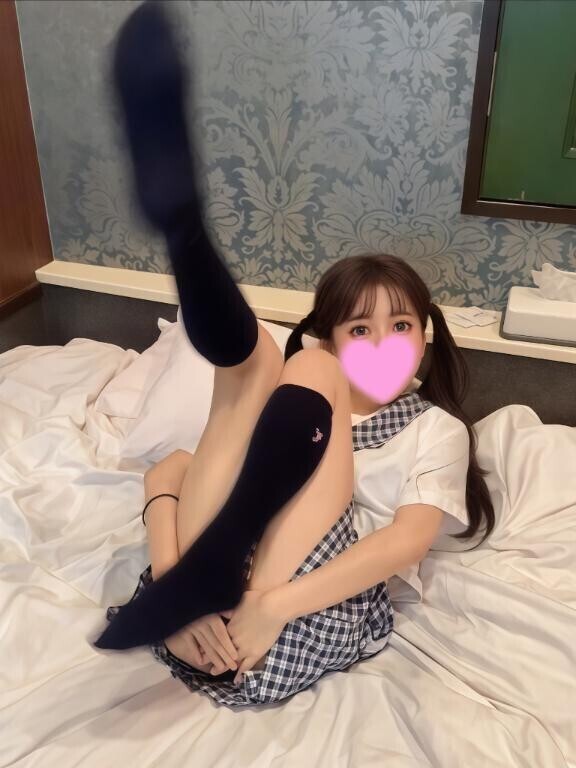 見えそうで見えない🙈🙊🙉💕 お兄さんだけの特等席( _* ॑꒳ ॑*)_ ﾁｮｺﾝ♪