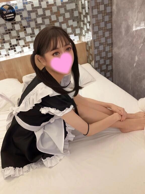 メイドクロちゃん、おすまし中につき…ご用の方はそっと声かけてね🫖