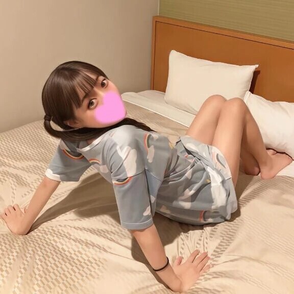 パジャマ姿のクロちゃん、オフモードで甘え中…🦄💭💗