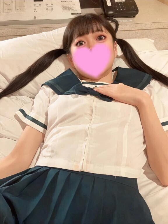 寝転びながら、君のこと考えてる♡