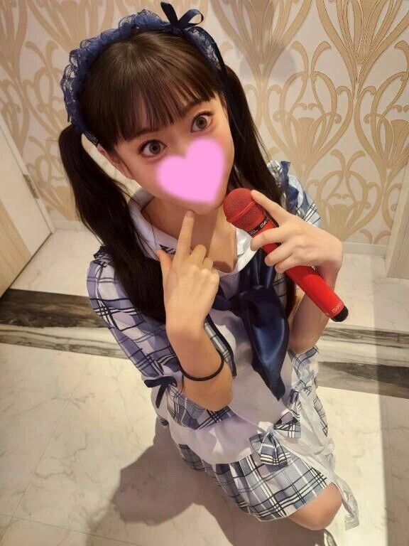 ねぇ…今日の青、どう？似合ってる？♡