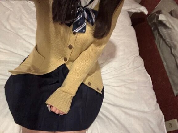 👩🏻‍🎓🫶🏻