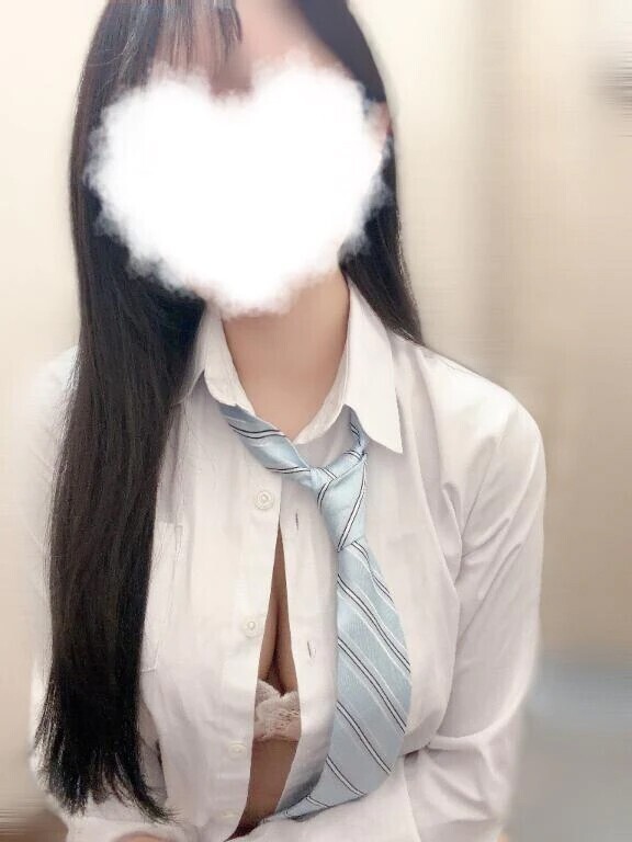ボタン、閉め忘れたかも…？🤍