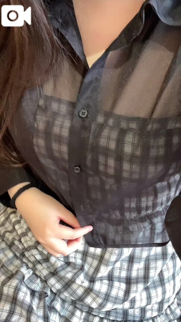 おっぱいデカすぎてボタン取れがち