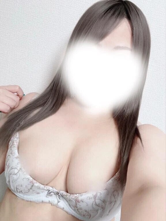 肌は白くいけどところどころ🩷