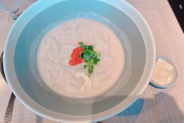 でかい器のおうどん