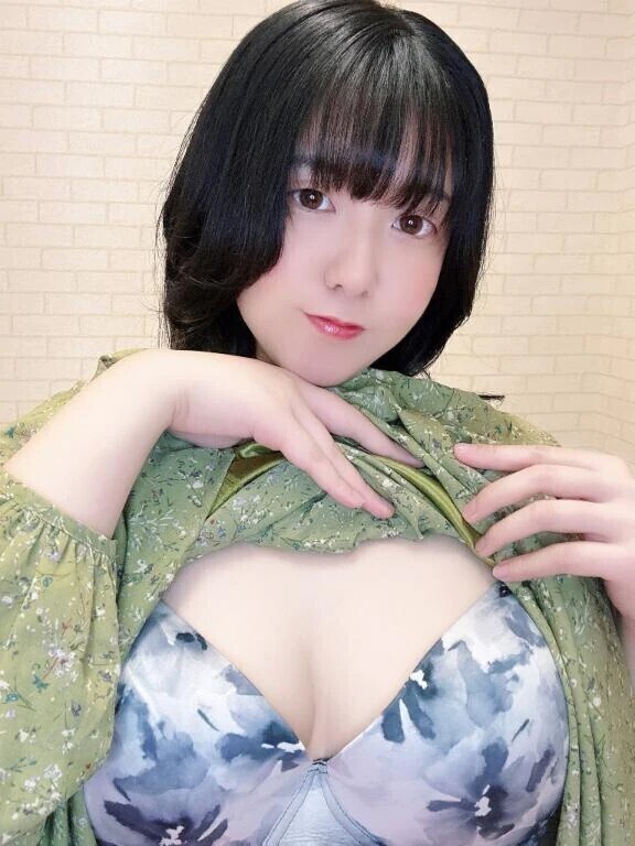 Hカップ触ってみたい？