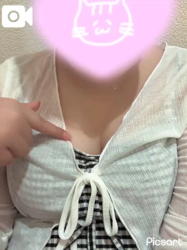 見てないフリして見てるの知ってるよ👀