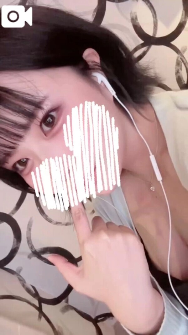 ちゅーしてくれなきゃ、イタズラしちゃうぞ♡