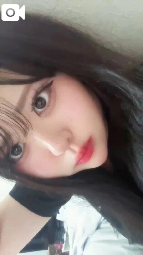 あざとい顔してはにゃはにゃ🐱