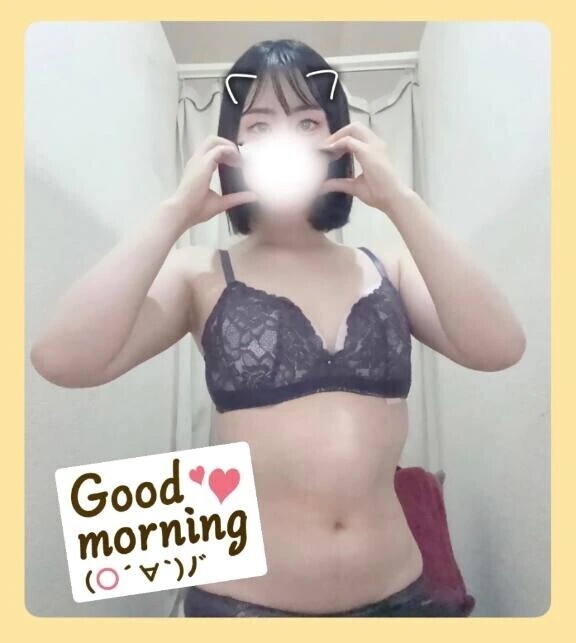 カフェの甘い誘惑に負けちゃった…一緒に食べたい人いる？☕💕