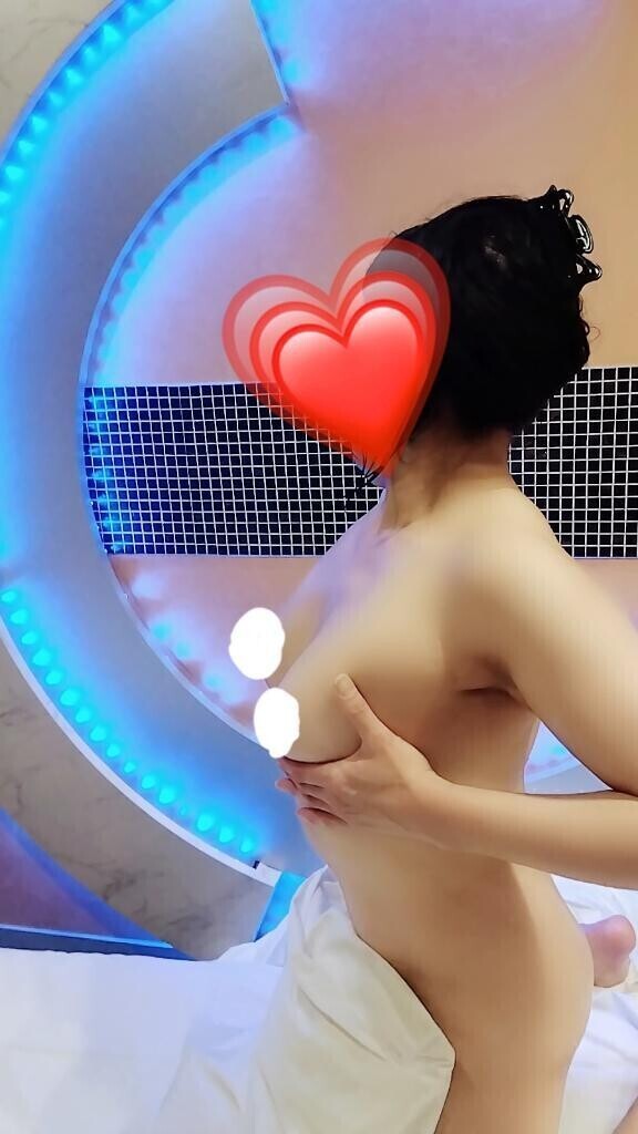 おっぱいの谷間に・・・😍