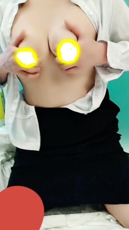 スカートをめくると・・・😍💕